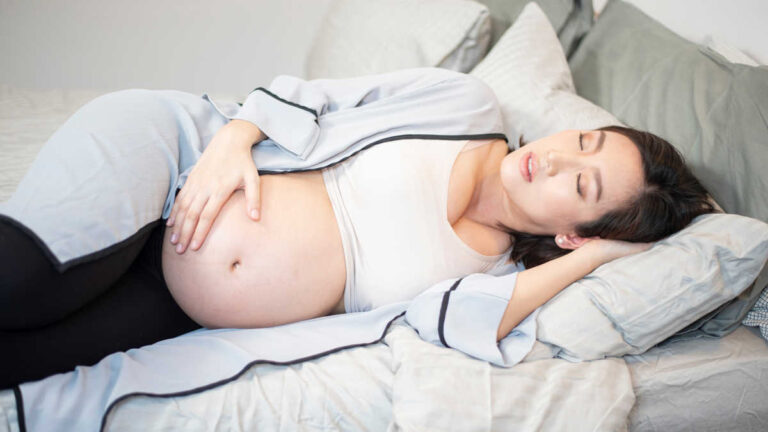 slleeping-while-pregnant-featured